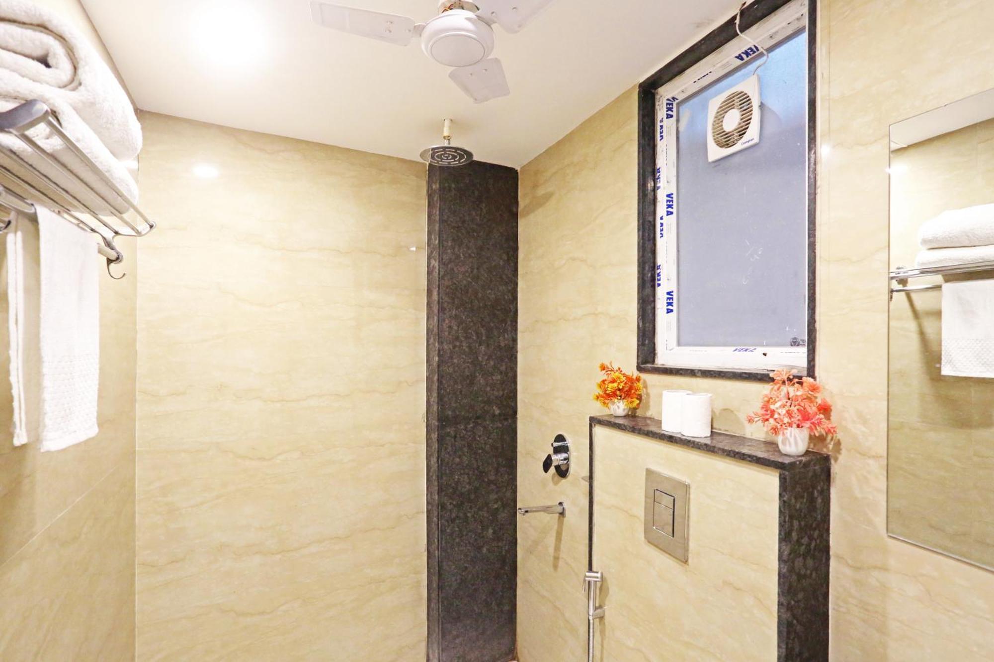 Hotel Mayfair Just A Minute Away From New Delhi Railway Station And Connaught Place Exterior foto